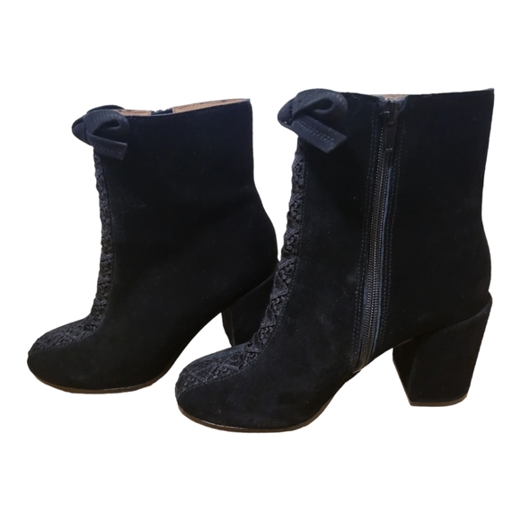 Bettye Black Leather Ankle Boots. 6.5. EUC. - Picture 5 of 9